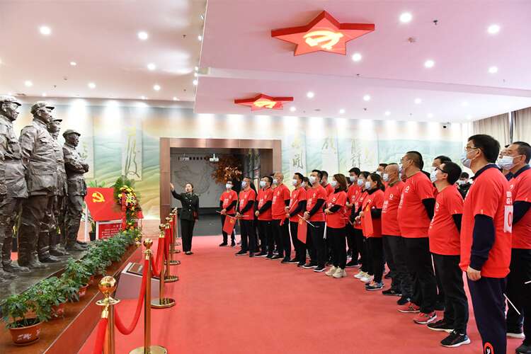 参观红军长征胜利纪念馆 (2)_副本.jpg