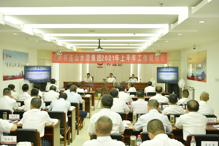_DSC5807_副本观看廉洁教育片.jpg